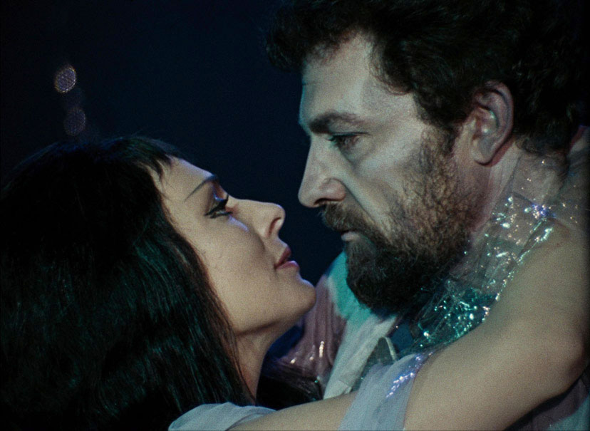 Judit and Bluebeard embrace