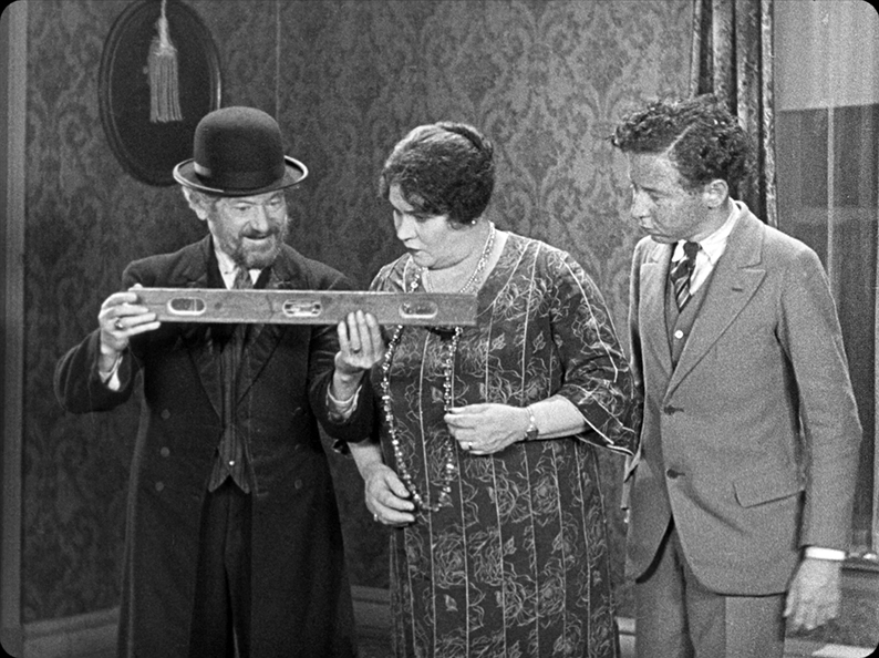 Max Davidson, Lillian Elliot and Spec O'Donnell in Call of the Cuckoo