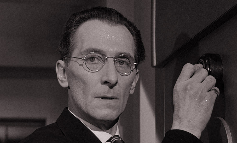 Peter Cushing in Cash on Demand