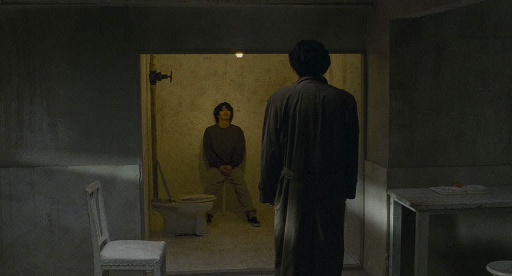 Takabe confronts Mamiya in his holding cell.