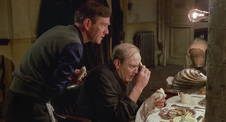 Tom Courtenay as Norman and Albert Finney as Sir in The Dresser
