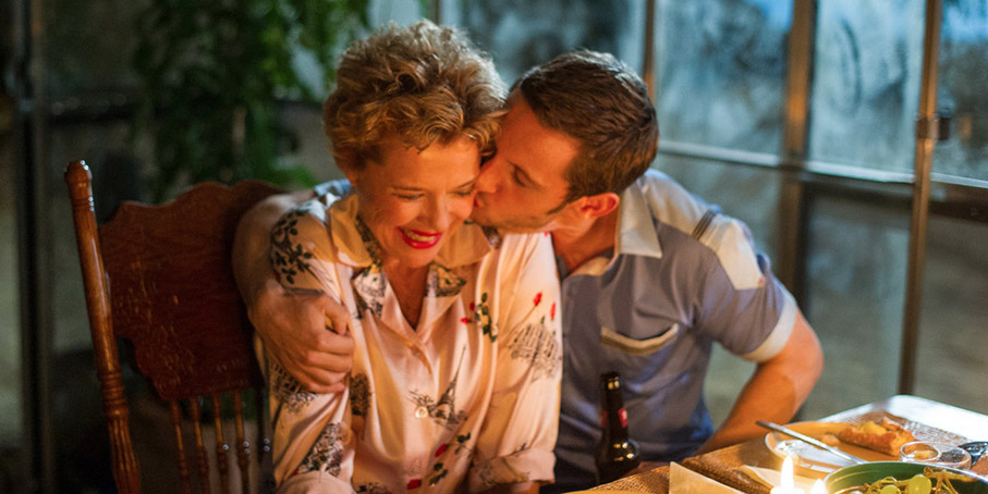 Annette Bening and Jamie Bell in Film Stars Don't Die in Liverpool