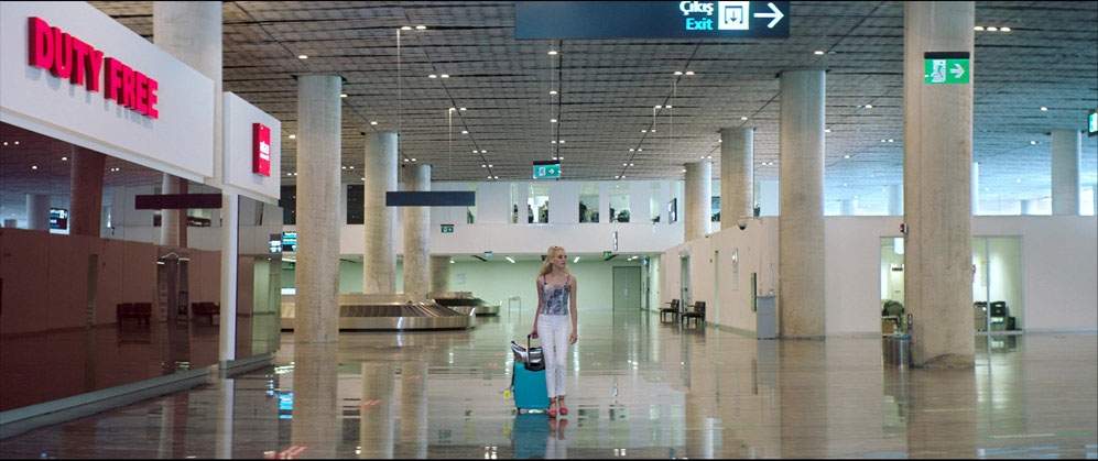 Sascha arrives at the airport