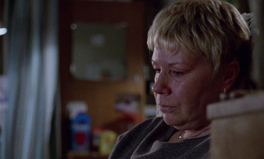 A moment of contemplation for Ray's mother in Nil by Mouth