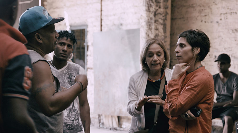 Leilani Farha meeting residents in Barcelona. Photo: Janice d’Avila