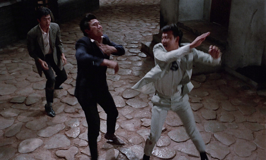 Ramos fights off his attackers in The vengeance of Fu Manchu