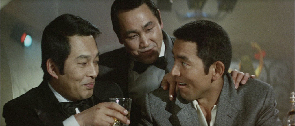 Egawa shares memoiries and a drink with former comrades Mochizuki and Hama 