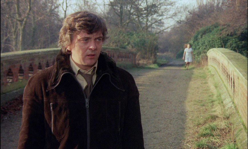 David Hemmings and Gayle Hunnicut in Voices